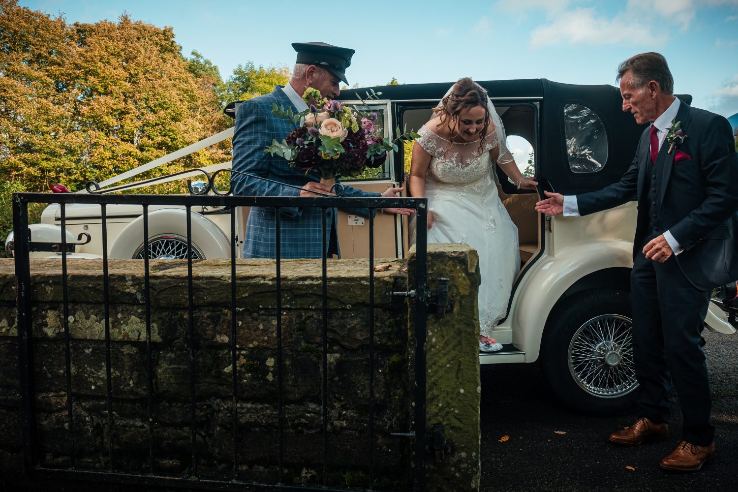 Bride arrives in classic car