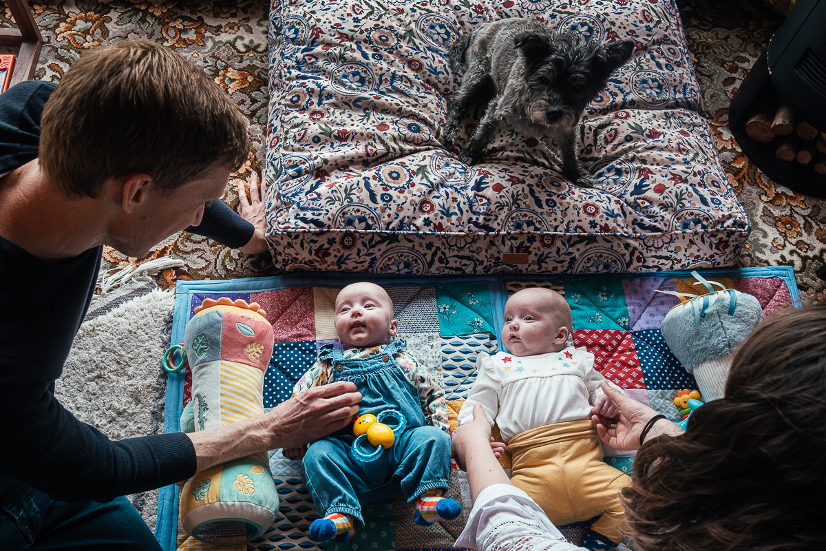 Alex & Ewan FB-008 svg+xml;charset=utf